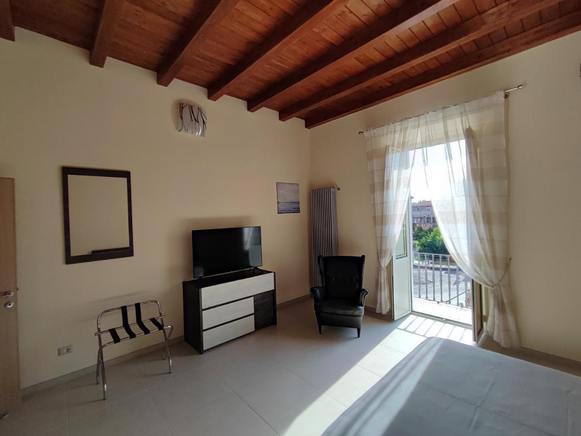 In Centro Rooms And Apartments Isola di Liri Εξωτερικό φωτογραφία