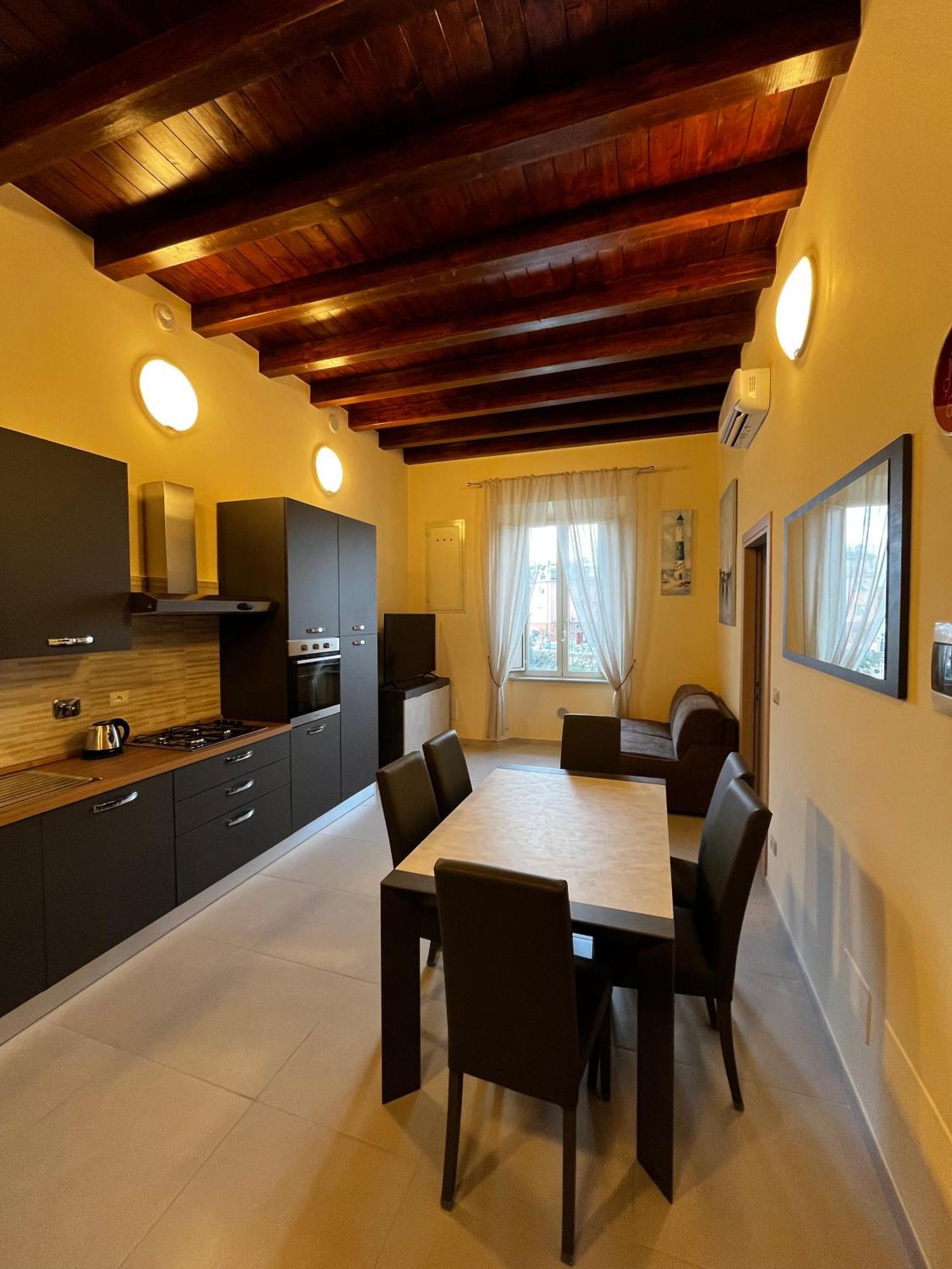 In Centro Rooms And Apartments Isola di Liri Εξωτερικό φωτογραφία